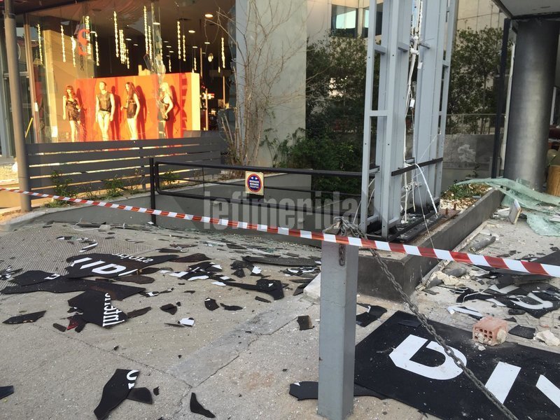 Ισχυρή έκρηξη σε κατάστημα επίπλων στο Μαρούσι -Κλειστή λωρίδα της Κηφισίας | iefimerida.gr 3