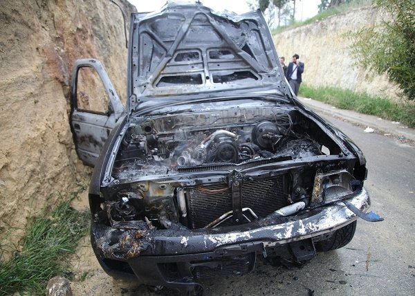 Μυστήριο στο Ηράκλειο Κρήτης: Τυλίχθηκαν στις φλόγες αυτοκίνητο και αγροτικό [εικόνες] | iefimerida.gr 2