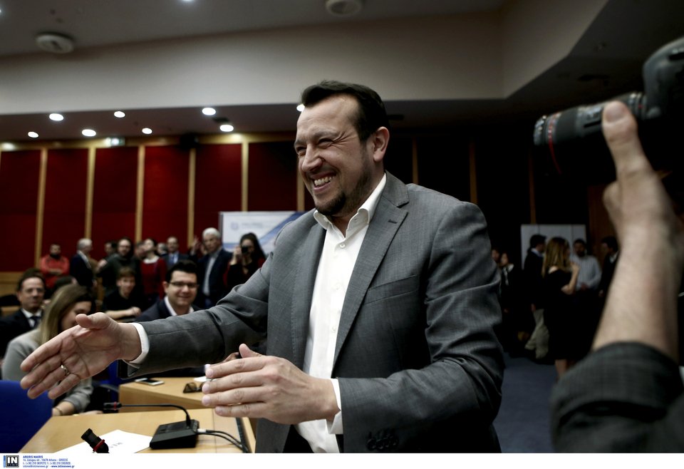 Σέλφι και χαμόγελα στην παρουσίαση του Ελληνικού Διαστημικού Οργανισμού από το Νίκο Παππά [εικόνες] | iefimerida.gr 3