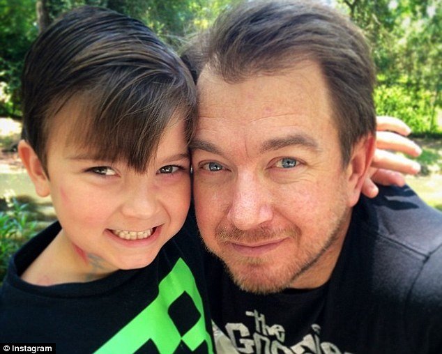 Success kid: Το διασημότερο μωρό του διαδικτύου μεγάλωσε και χρησιμοποιεί τη φήμη του για να βοηθήσει τον άρρωστο μπαμπά του [εικόνες] | iefimerida.gr 2