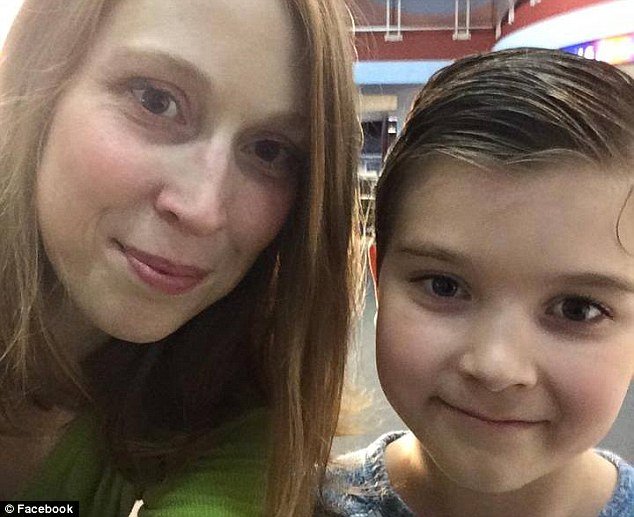 Success kid: Το διασημότερο μωρό του διαδικτύου μεγάλωσε και χρησιμοποιεί τη φήμη του για να βοηθήσει τον άρρωστο μπαμπά του [εικόνες] | iefimerida.gr 4