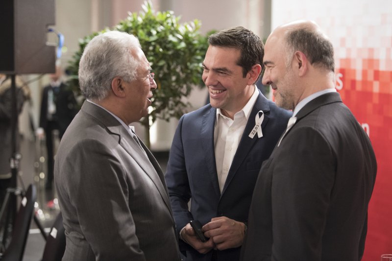 Τι συμβολίζει η κορδέλα που φορούν όλοι στη Σύνοδο των Σοσιαλιστών στις Βρυξέλλες [εικόνες] | iefimerida.gr 1