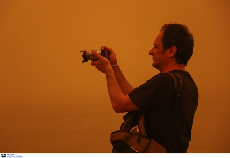 Πρωτοφανείς εικόνες: «Πνίγηκε» η Κρήτη από την αφρικανική σκόνη -Εφτασε μέχρι την Ηλεία [εικόνες & βίντεο] | iefimerida.gr 6