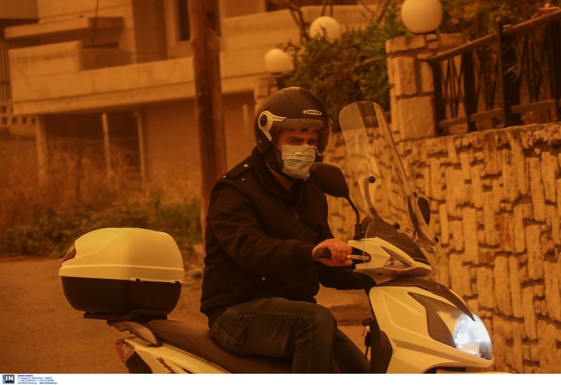 Πρωτοφανείς εικόνες: «Πνίγηκε» η Κρήτη από την αφρικανική σκόνη -Εφτασε μέχρι την Ηλεία [εικόνες & βίντεο] | iefimerida.gr 2