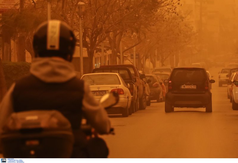 Πρωτοφανείς εικόνες: «Πνίγηκε» η Κρήτη από την αφρικανική σκόνη -Εφτασε μέχρι την Ηλεία [εικόνες & βίντεο] | iefimerida.gr 4