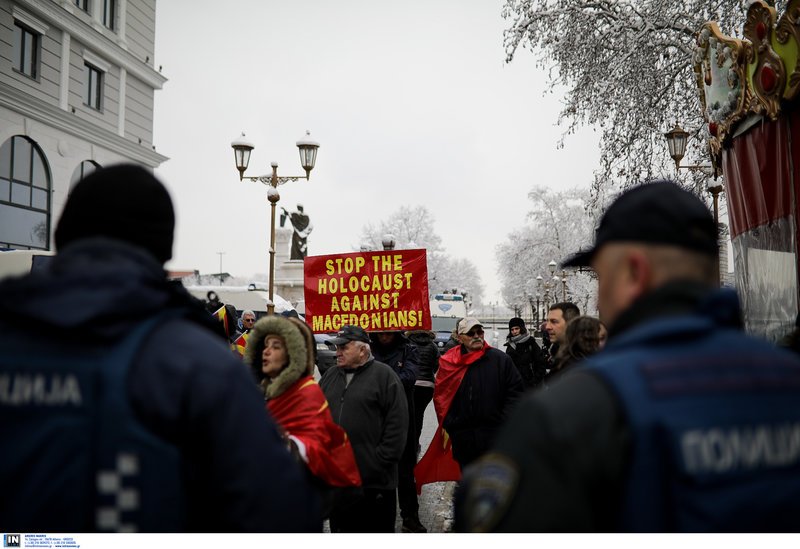 «Κοτζιά πήγαινε σπίτι σου»: Ενταση έξω από τη συνάντηση Κοτζιά-Ντιμιτρόφ [εικόνες] | iefimerida.gr 3