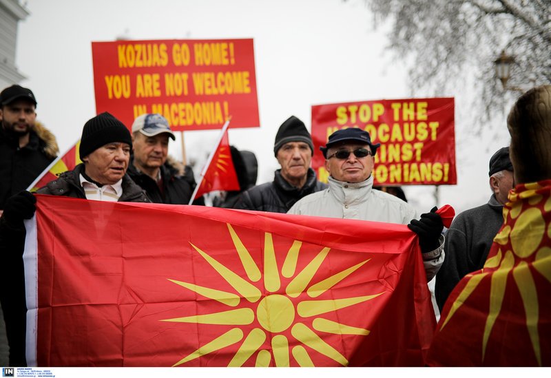 «Κοτζιά πήγαινε σπίτι σου»: Ενταση έξω από τη συνάντηση Κοτζιά-Ντιμιτρόφ [εικόνες] | iefimerida.gr 2