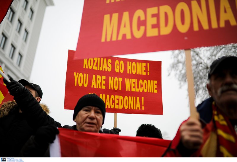 «Κοτζιά πήγαινε σπίτι σου»: Ενταση έξω από τη συνάντηση Κοτζιά-Ντιμιτρόφ [εικόνες] | iefimerida.gr 0