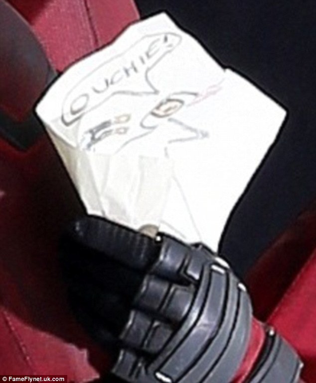 Τι διαβάζει ο Deadpool; Ο Ράιαν Ρέινολντς στα γυρίσματα της νέας πολυαναμενόμενης ταινίας [εικόνες] | iefimerida.gr 6