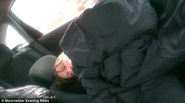 Εχασε τη δουλειά του και έκαναν σπίτι τους το αμάξι τους -Η ιστορία του ζευγαριού που λύγισε τη Βρετανία [εικόνες] | iefimerida.gr 3