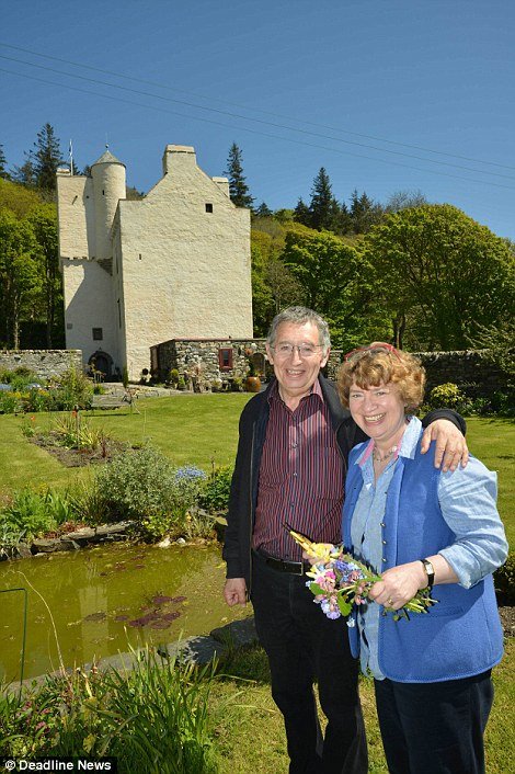 Ζευγάρι αγόρασε ένα ερείπιο αντί 90.000 ευρώ και το μετέτρεψε σε χλιδάτο πύργο αξίας 1 εκατ. ευρώ! [εικόνες] | iefimerida.gr 2