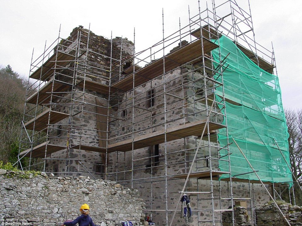 Ζευγάρι αγόρασε ένα ερείπιο αντί 90.000 ευρώ και το μετέτρεψε σε χλιδάτο πύργο αξίας 1 εκατ. ευρώ! [εικόνες] | iefimerida.gr 8