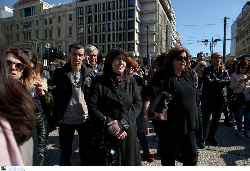 Συμβολική κατάληψη συμβασιούχων του προγράμματος «Βοήθεια στο Σπίτι» στο Υπουργείο Εσωτερικών | iefimerida.gr 6