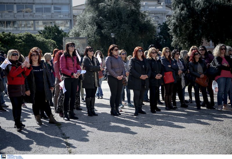 Συμβολική κατάληψη συμβασιούχων του προγράμματος «Βοήθεια στο Σπίτι» στο Υπουργείο Εσωτερικών | iefimerida.gr 0