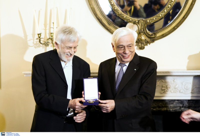 Ο Παυλόπουλος παρασημοφόρησε για την προσφορά τους δύο σύγχρονους ελληνιστές [εικόνες] | iefimerida.gr 2