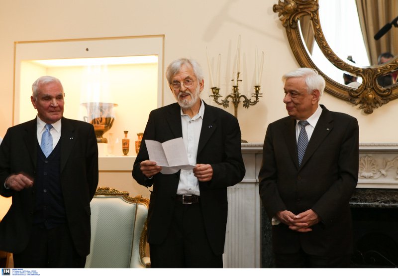 Ο Παυλόπουλος παρασημοφόρησε για την προσφορά τους δύο σύγχρονους ελληνιστές [εικόνες] | iefimerida.gr 0