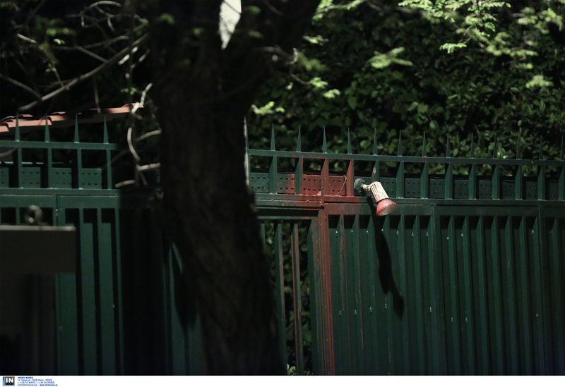 Επίθεση του Ρουβίκωνα με μπογιές στο τουρκικό προξενείο -Εφυγαν με λεωφορείο, 4 προσαγωγές [εικόνες] | iefimerida.gr 0