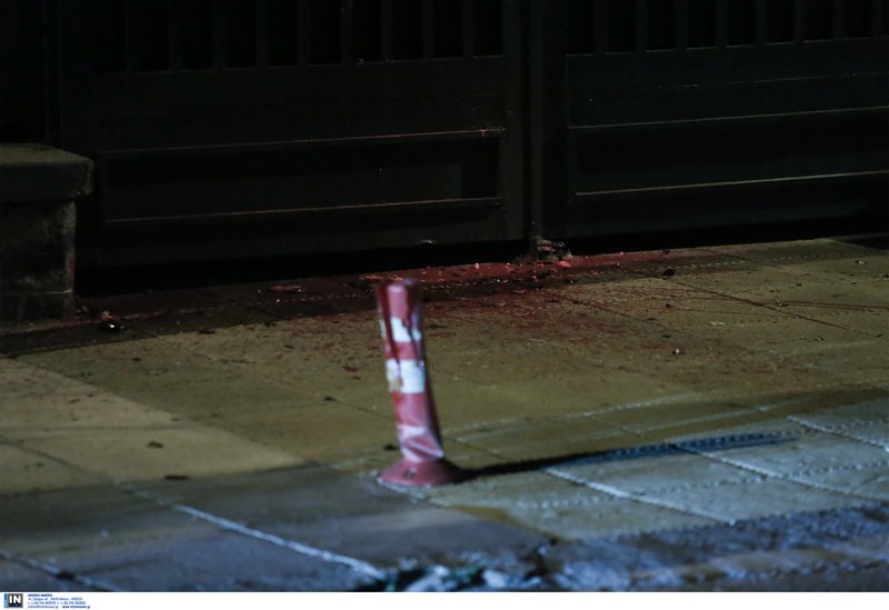 Επίθεση του Ρουβίκωνα με μπογιές στο τουρκικό προξενείο -Εφυγαν με λεωφορείο, 4 προσαγωγές [εικόνες] | iefimerida.gr 1