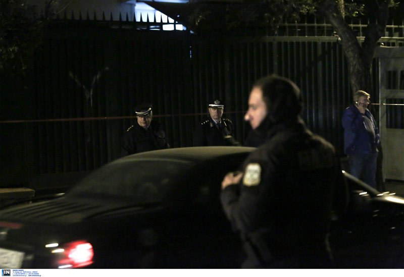 Επίθεση του Ρουβίκωνα με μπογιές στο τουρκικό προξενείο -Εφυγαν με λεωφορείο, 4 προσαγωγές [εικόνες] | iefimerida.gr 2