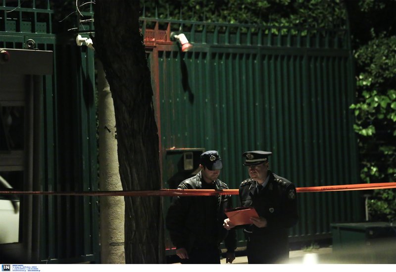 Επίθεση του Ρουβίκωνα με μπογιές στο τουρκικό προξενείο -Εφυγαν με λεωφορείο, 4 προσαγωγές [εικόνες] | iefimerida.gr 4