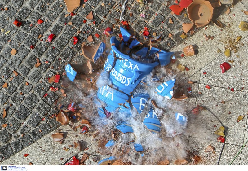 Πάσχα στην Κέρκυρα: Ο «σεισμός», οι «Μπότηδες» και η «Μαστέλα» [εικόνες] | iefimerida.gr 2