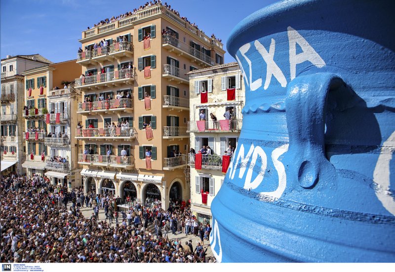 Πάσχα στην Κέρκυρα: Ο «σεισμός», οι «Μπότηδες» και η «Μαστέλα» [εικόνες] | iefimerida.gr 4
