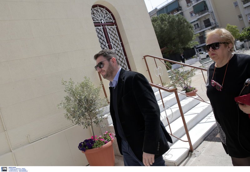 Το τελευταίο αντίο στον «Καπετάν Ερμή» είπαν συγγενείς, φίλοι και πλήθος κόσμου [εικόνες] | iefimerida.gr 4