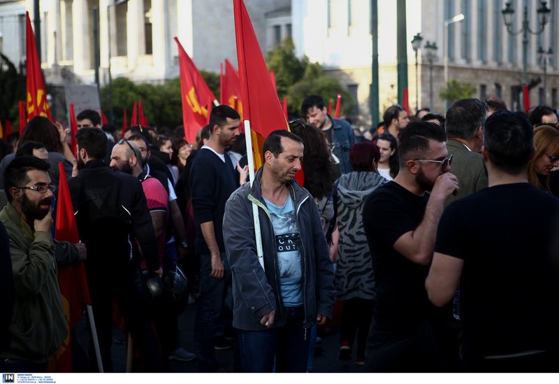 ΚΚΕ και εξωκοινοβουλευτική Αριστερά έκαψαν σημαίες των ΗΠΑ-Πορεία στην πρεσβεία [εικόνες] | iefimerida.gr 6