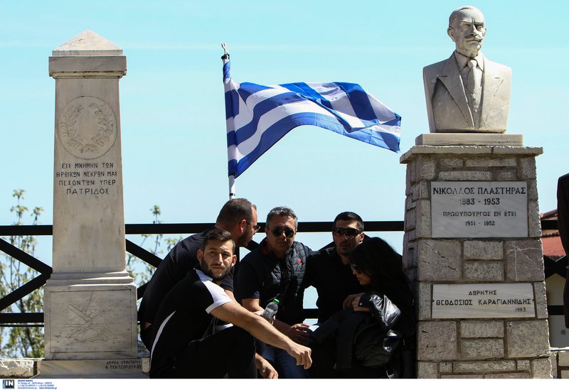 Αθάνατος φώναζαν αποχαιρετώντας τον ήρωα σμηναγό -Το τελευταίο αντίο [εικόνες & βίντεο] | iefimerida.gr 34
