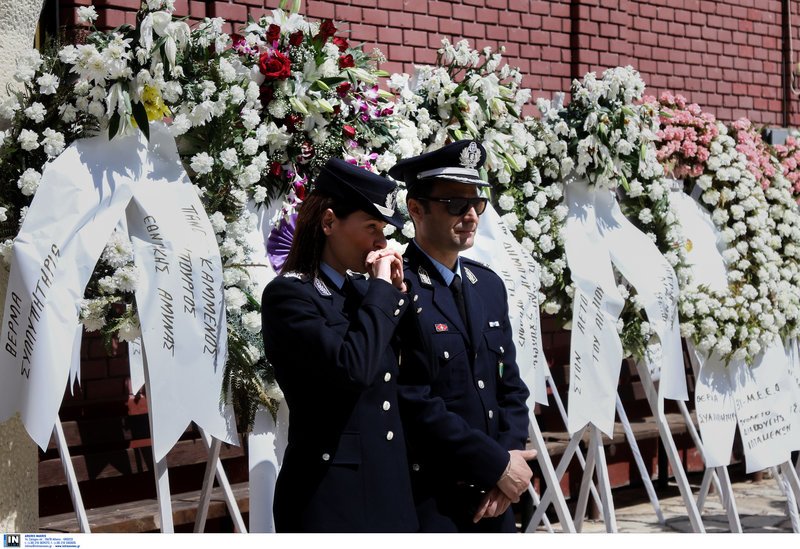 Αθάνατος φώναζαν αποχαιρετώντας τον ήρωα σμηναγό -Το τελευταίο αντίο [εικόνες & βίντεο] | iefimerida.gr 37