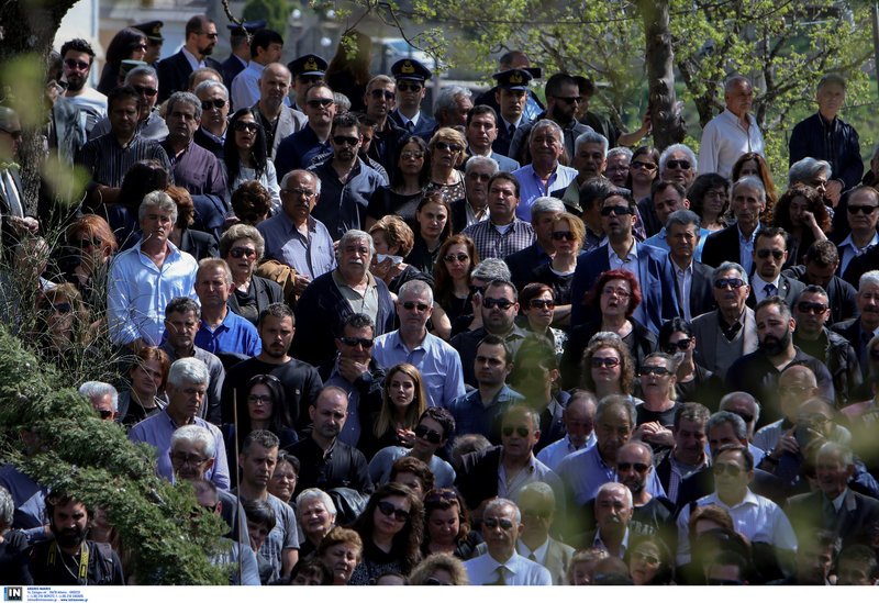 Αθάνατος φώναζαν αποχαιρετώντας τον ήρωα σμηναγό -Το τελευταίο αντίο [εικόνες & βίντεο] | iefimerida.gr 6