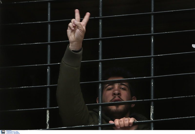 Διαμαρτυρία αντιρατσιστικών συλλογικοτήτων έξω από την Διεύθυνση Αλλοδαπών [εικόνες] | iefimerida.gr 3