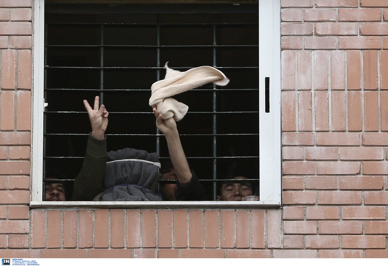 Διαμαρτυρία αντιρατσιστικών συλλογικοτήτων έξω από την Διεύθυνση Αλλοδαπών [εικόνες] | iefimerida.gr 6