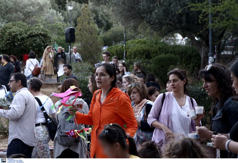 Ο κήπος της Ακρόπολης άνθισε ξανά -Με Σαββόπουλο, Καραγκιόζη και πολλά παιδιά [εικόνες] | iefimerida.gr 4