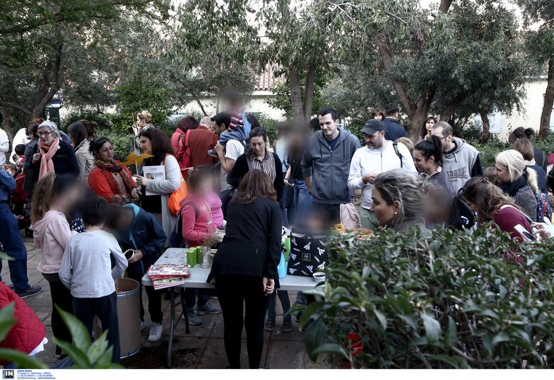 Ο κήπος της Ακρόπολης άνθισε ξανά -Με Σαββόπουλο, Καραγκιόζη και πολλά παιδιά [εικόνες] | iefimerida.gr 9
