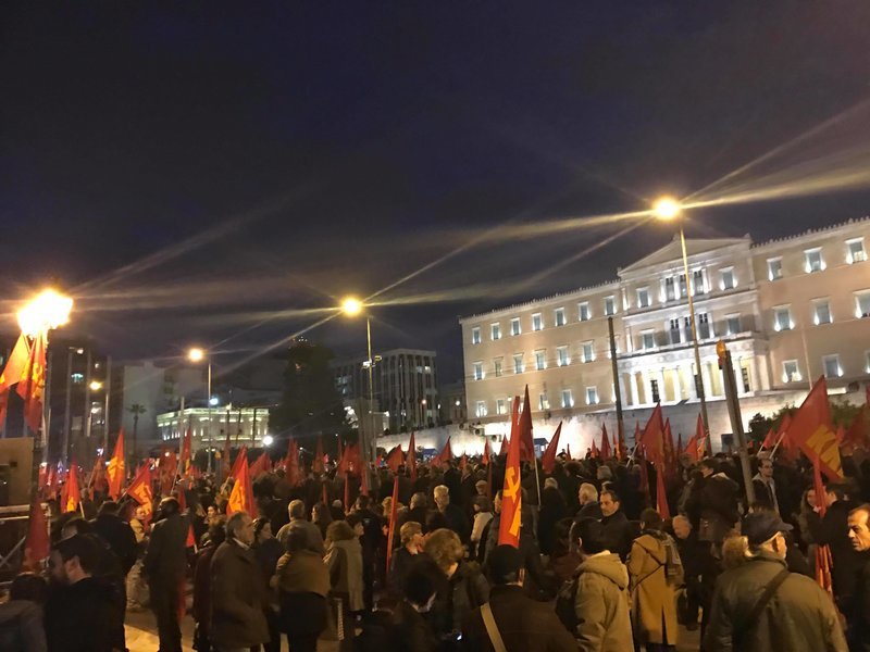 Μεγάλη συγκέντρωση του ΚΚΕ στο Σύνταγμα -Ομιλία του Κουτσούμπα και πορεία στην Πρεσβεία των ΗΠΑ [εικόνες & βίντεο] | iefimerida.gr 8