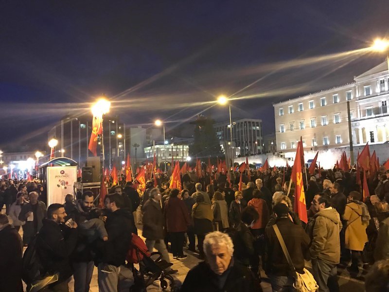 Μεγάλη συγκέντρωση του ΚΚΕ στο Σύνταγμα -Ομιλία του Κουτσούμπα και πορεία στην Πρεσβεία των ΗΠΑ [εικόνες & βίντεο] | iefimerida.gr 7