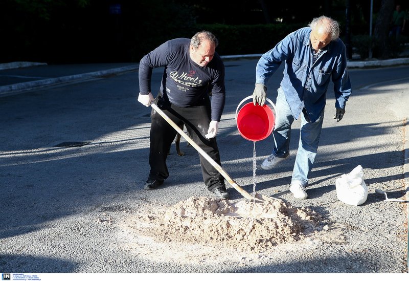 Εχτισαν την είσοδο του Δρομοκαΐτειου με τσιμεντόλιθους -Διαμαρτυρία εργαζομένων [εικόνες] | iefimerida.gr 11