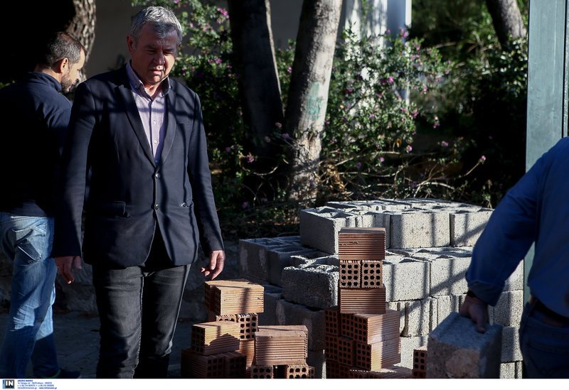 Εχτισαν την είσοδο του Δρομοκαΐτειου με τσιμεντόλιθους -Διαμαρτυρία εργαζομένων [εικόνες] | iefimerida.gr 10