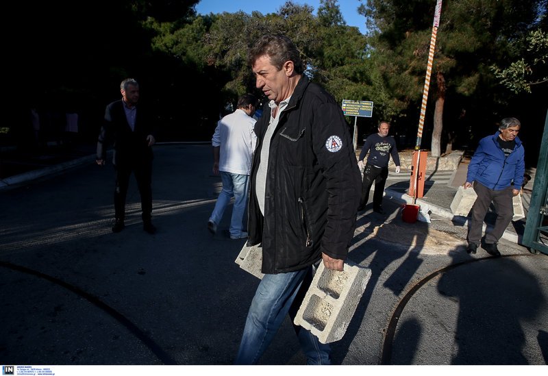 Εχτισαν την είσοδο του Δρομοκαΐτειου με τσιμεντόλιθους -Διαμαρτυρία εργαζομένων [εικόνες] | iefimerida.gr 6