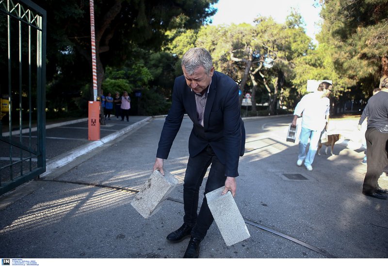 Εχτισαν την είσοδο του Δρομοκαΐτειου με τσιμεντόλιθους -Διαμαρτυρία εργαζομένων [εικόνες] | iefimerida.gr 5