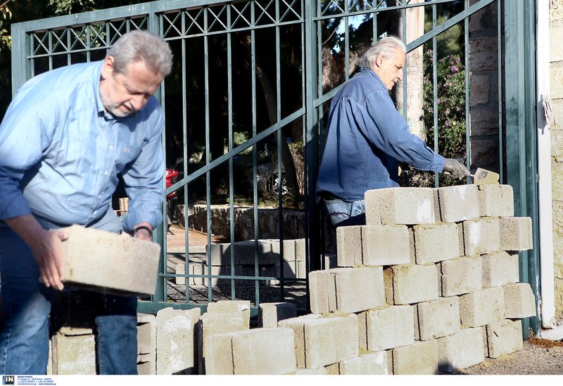 Εχτισαν την είσοδο του Δρομοκαΐτειου με τσιμεντόλιθους -Διαμαρτυρία εργαζομένων [εικόνες] | iefimerida.gr 1