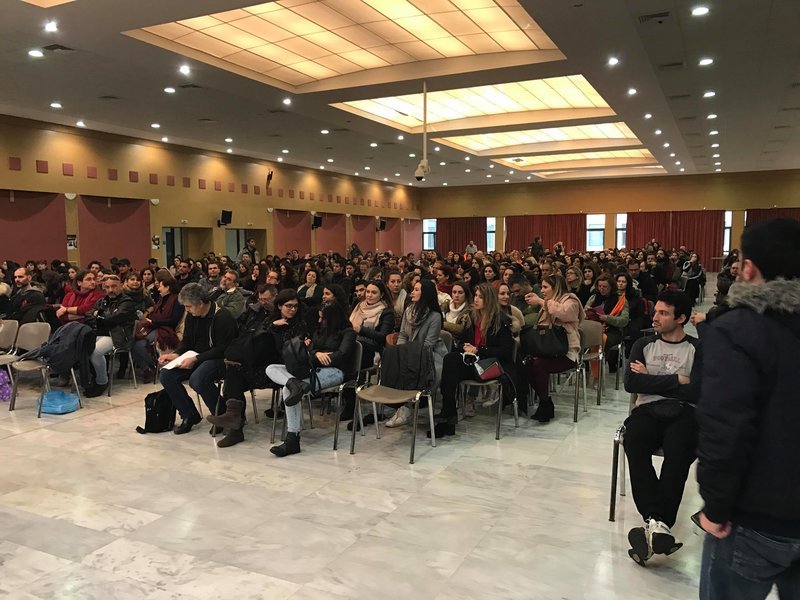 Επεισόδια και χημικά στο υπουργείο Παιδείας ανάμεσα σε εκπαιδευτικούς και ΜΑΤ [εικόνες & βίντεο] | iefimerida.gr 12