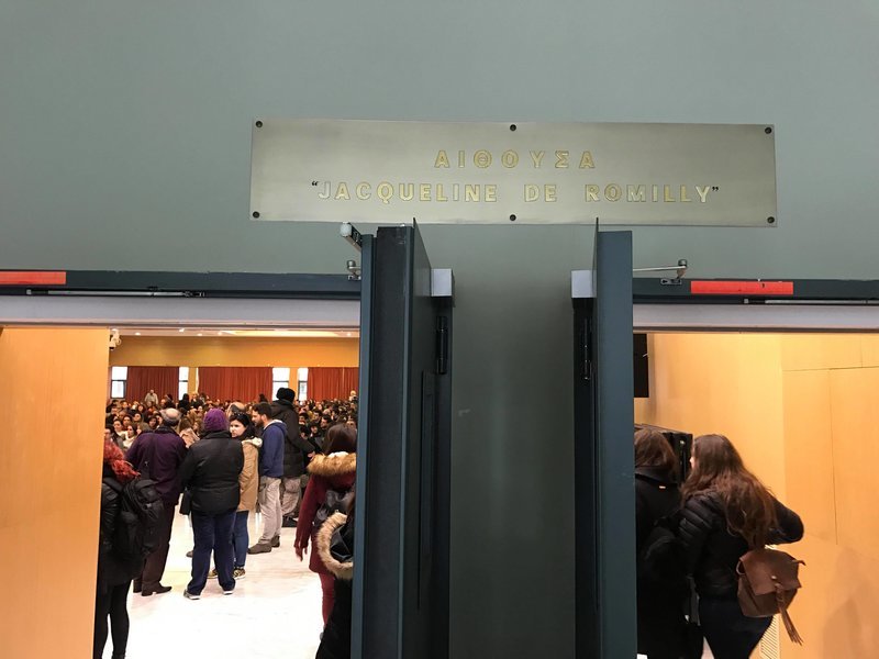 Επεισόδια και χημικά στο υπουργείο Παιδείας ανάμεσα σε εκπαιδευτικούς και ΜΑΤ [εικόνες & βίντεο] | iefimerida.gr 9