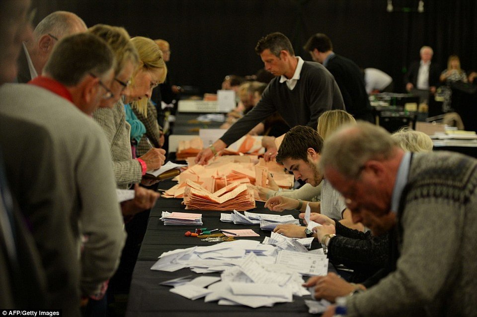 Ξεκάθαρη νίκη Κάμερον, πανωλεθρία Μίλιμπαντ -Η επόμενη ημέρα στη Μ. Βρετανία | iefimerida.gr 4