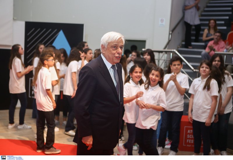 Μαθητές έφτιαξαν σεισμογράφο και τον παρουσίασαν στον Παυλόπουλο [εικόνες]  | iefimerida.gr 0