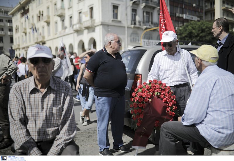 Με συνθήματα κατά των μνημονίων ολοκληρώθηκαν οι συγκεντρώσεις στη Θεσσαλονίκη [εικόνες] | iefimerida.gr 3