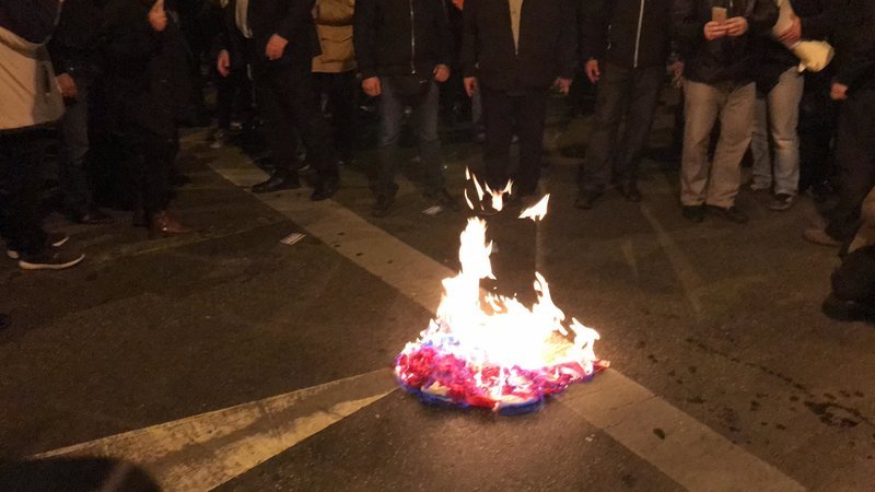 Εκαψαν την τουρκική σημαία σε πορεία της Χρυσής Αυγής -Παρόντες Μιχαλολιάκος και βουλευτές της [εικόνες & βίντεο] | iefimerida.gr 2