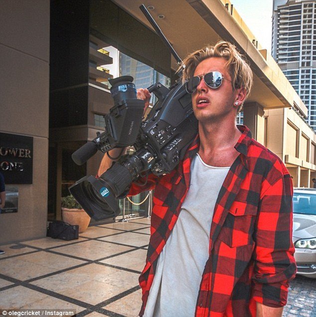 Ακροβατικά που κόβουν την ανάσα -Στον 42ο όροφο, χωρίς προστατευτικό δίχτυ [εικόνες & βίντεο] | iefimerida.gr 1