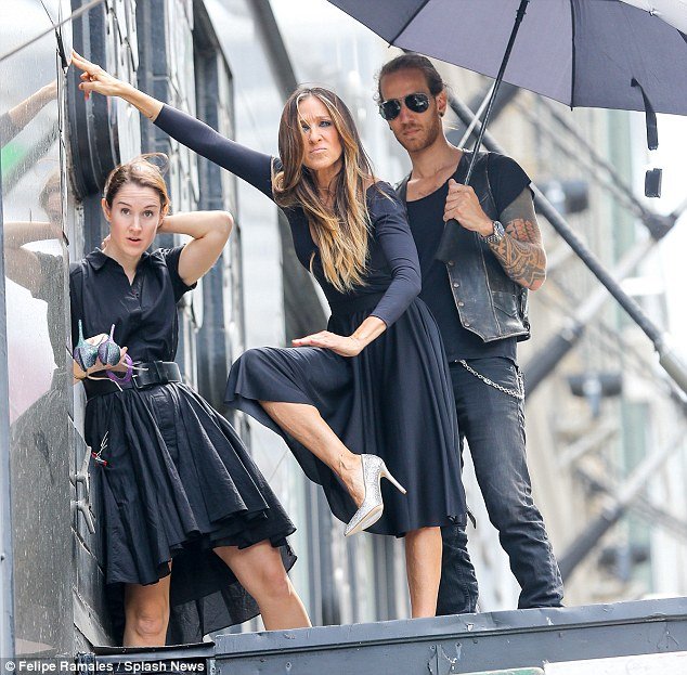 Τα νεύρα της Σάρα Τζέσικα Πάρκερ: Σηκώθηκε η φούστα της και έγιναν αποκαλύψεις [εικόνες] | iefimerida.gr 10